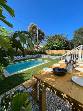 Super stylish 4 BR Home Steps from the Fun